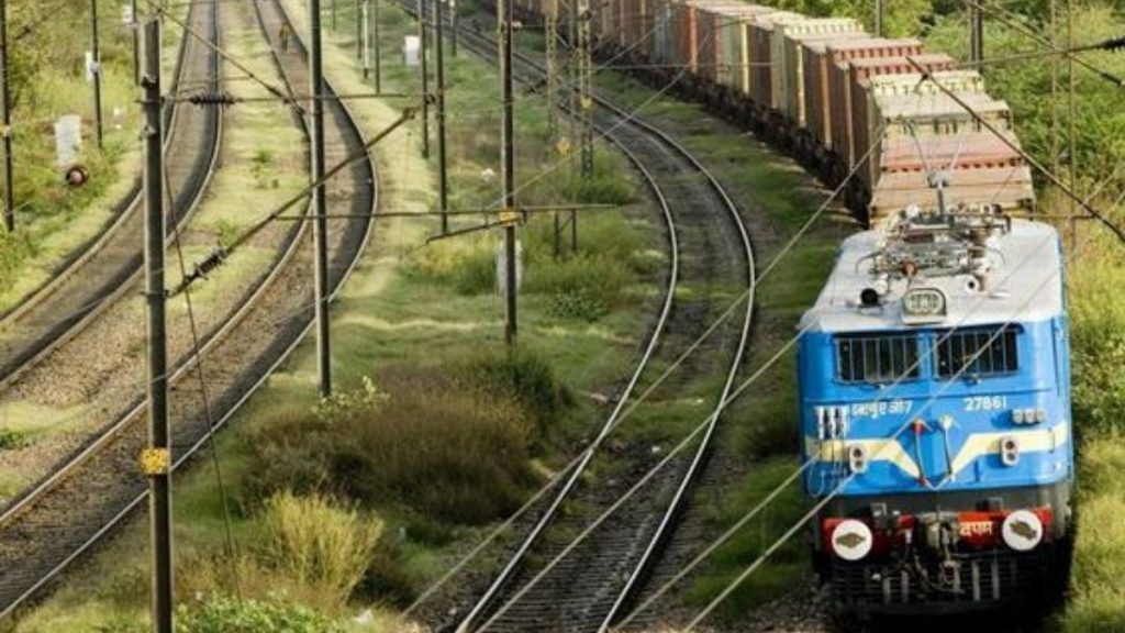 Bilaspur division crossed 100 million tonnes of freight - Digpu