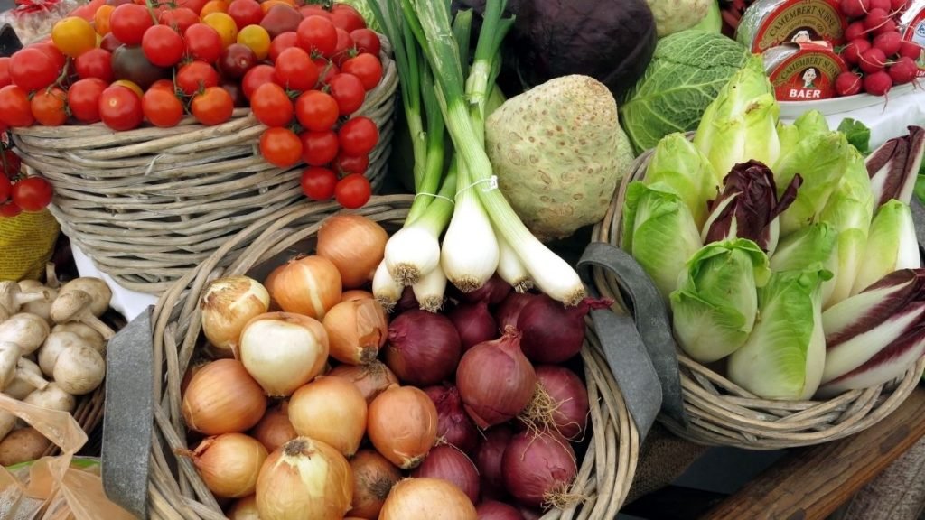 Eating more fruits, vegetables linked to less stress