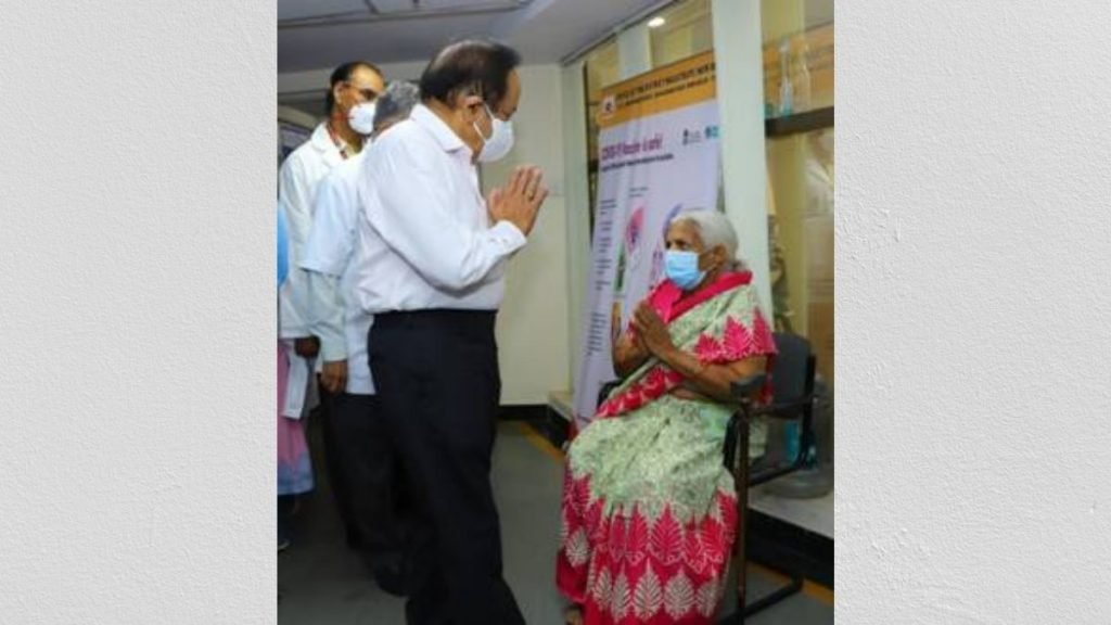Union Health Minister Dr. Harsh Vardhan reviews COVID19 management Preparedness at Dr. RML Hospital, New Delhi 