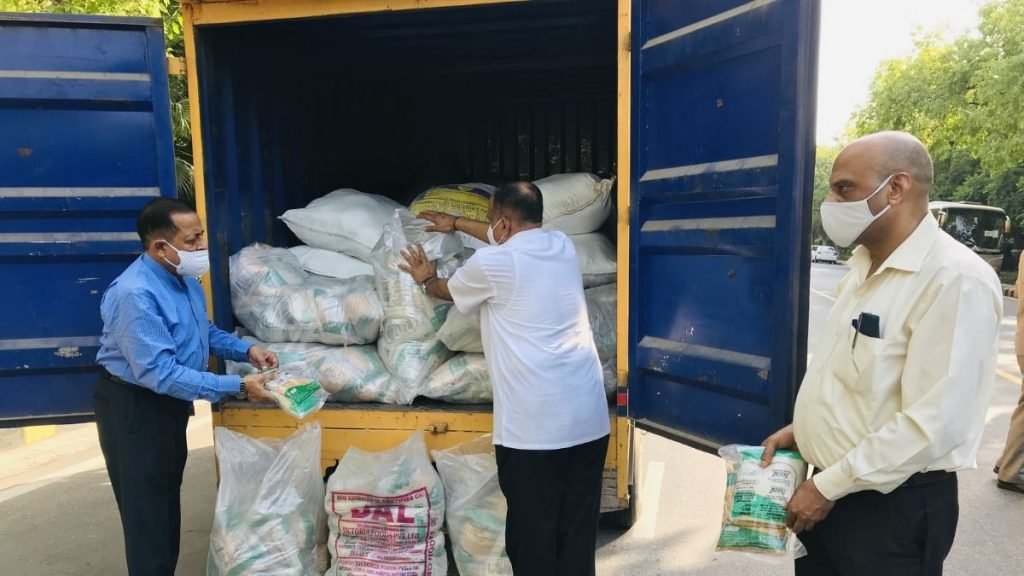  Union Minister Dr. Jitendra Singh despatches a consignment of ration items for COVID-affected people of his Lok Sabha constituency of Udhampur-Kathua-Doda 