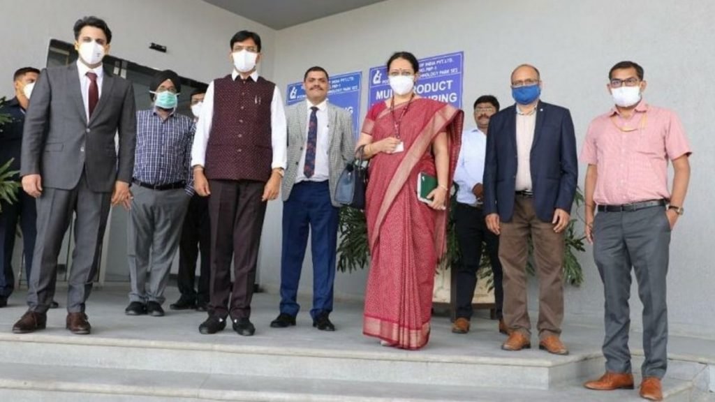 Shri Mansukh Mandaviya visits the vaccine plant in Pune today 