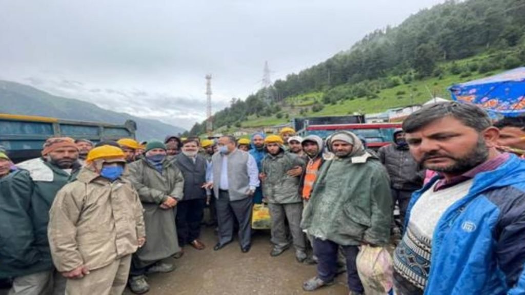 CLC reviews implementation of Labour Laws and new Labour Codes at Zojila Pass and Kargil 
