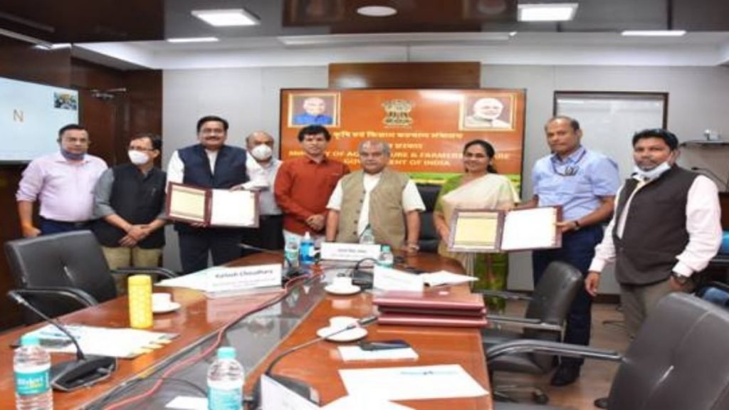 Ministry of Agriculture and Farmers Welfare Shri Narendra Singh Tomar signs 5 MOUs with private companies for taking forward Digital Agriculture