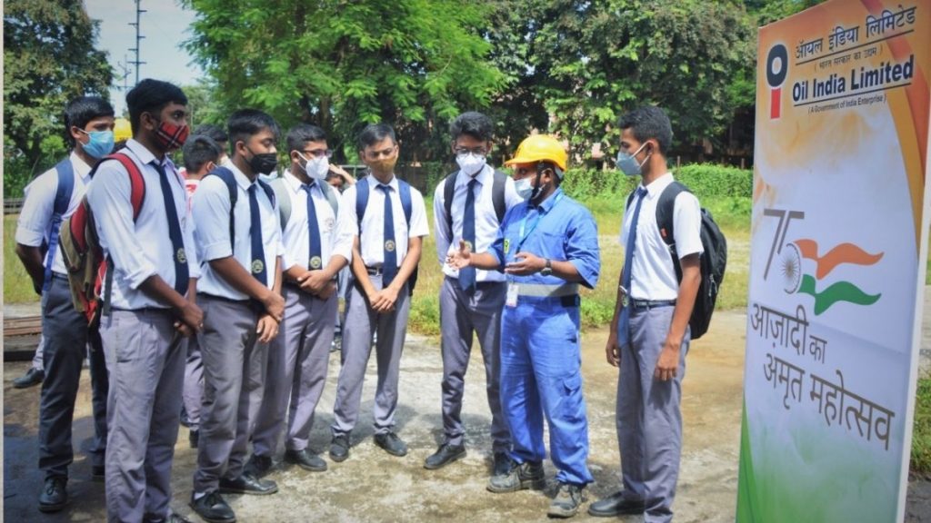 OIL organizes study visits for school students to a Sucker Rod Pump