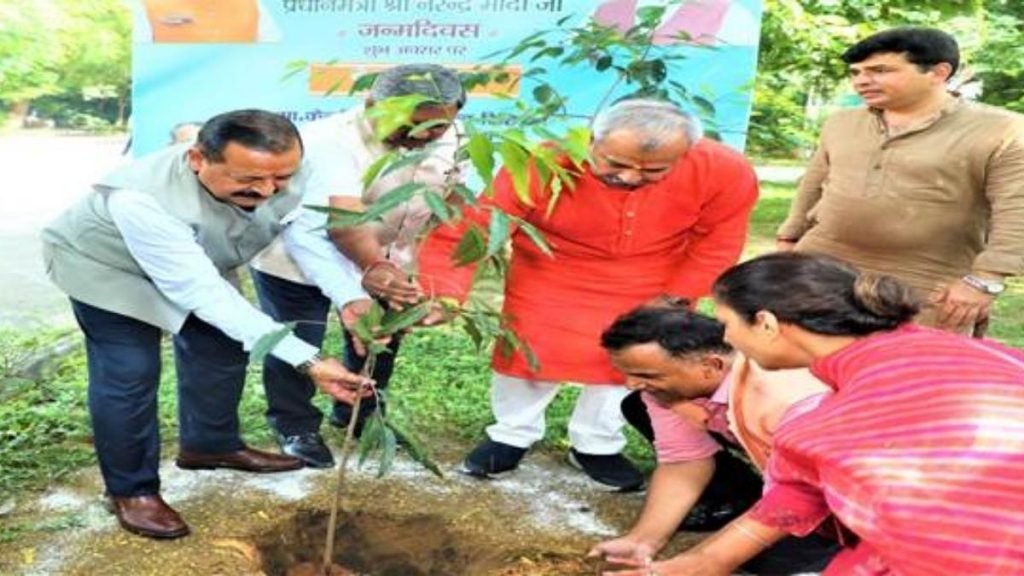 Dr Jitendra Singh inaugurates a Blood Donation camp at Satya Marg, New Delhi, and also plants a sapling to mark the Seva Pakhwada